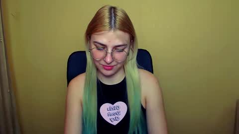 Snapshot of luna_lush_ chatting on January 13, 2025, 11:30 am Luna online show from January 13, 2025, 11:30 am