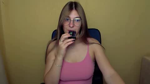 Snapshot of luna_lush_ chatting on September 9, 2025, 9:53 am Luna online show from September 9, 2025, 9:53 am