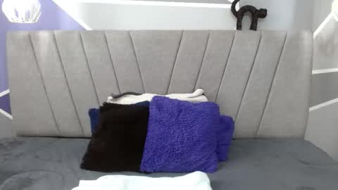 Luna  online show from February 15, 2026, 5:53 pm