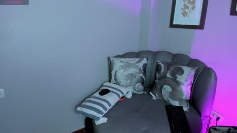 Luna Rosse  online show from April 5, 2026, 12:46 pm