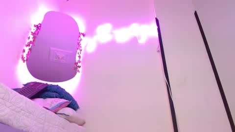 Snapshot of luna_rougets chatting on March 17, 2026, 1:58 pm Luna Rougets online show from March 17, 2026, 1:58 pm