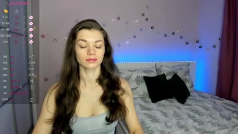 luna_smille online show from March 6, 2025, 8:19 am