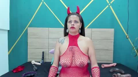 Snapshot of luna_smit_ chatting on February 4, 2025, 7:22 pm Luna online show from February 4, 2025, 7:22 pm