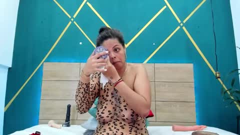 Snapshot of luna_smit_ chatting on March 5, 2025, 8:10 pm Luna online show from March 5, 2025, 8:10 pm