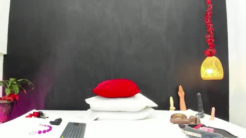 Snapshot of luna_smit_ chatting on September 13, 2025, 7:35 pm Luna online show from September 13, 2025, 7:35 pm