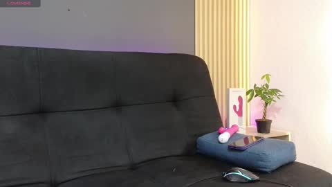 luna_sophya online show from September 18, 2025, 12:18 pm