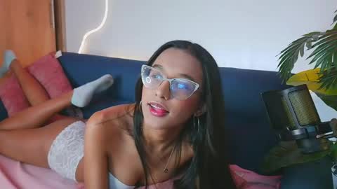 luna_valen online show from May 29, 2026, 4:10 am