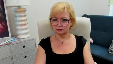 L u n a online show from June 1, 2026, 6:48 am