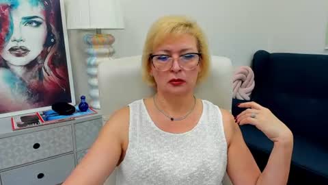 L u n a online show from June 19, 2026, 6:29 am