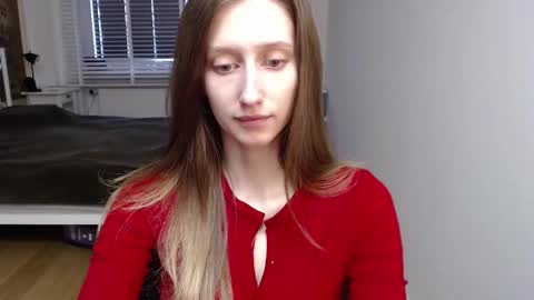 L U N A  online show from April 23, 2026, 12:51 pm