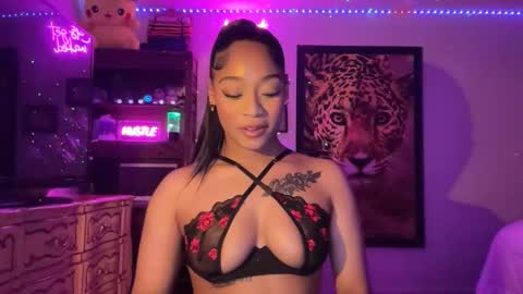 lunaa_11 online show from May 9, 2026, 5:45 am