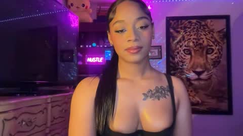 lunaa_11 online show from June 5, 2026, 5:58 am