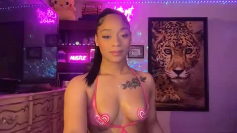 lunaa_11 online show from June 10, 2026, 6:23 am