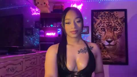 lunaa_11 online show from June 12, 2026, 6:12 am