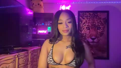 lunaa_11 online show from June 25, 2026, 6:18 am