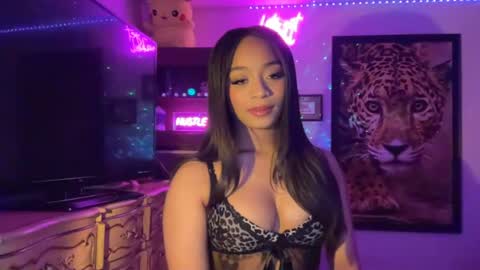 lunaa_11 online show from June 27, 2026, 7:13 am