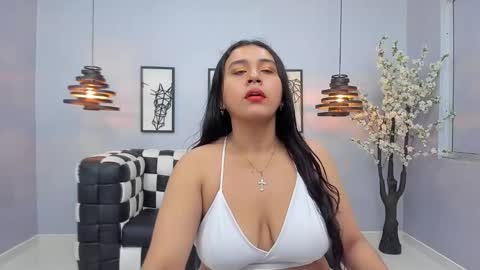 Snapshot of lunaa_abril chatting on March 2, 2026, 12:01 pm Luna Abril online show from March 2, 2026, 12:01 pm