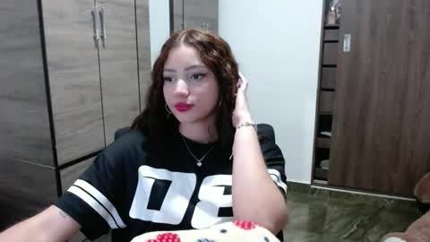 lunaa_sub online show from December 1, 2025, 11:10 pm