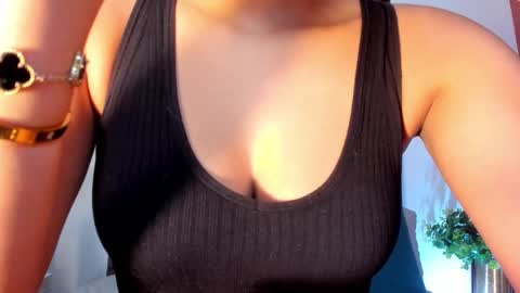 Luna Aspen online show from December 19, 2025, 2:35 pm