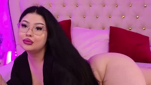 lunababe_ online show from May 9, 2026, 11:15 am