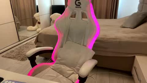 LunaBex online show from April 14, 2026, 11:49 am