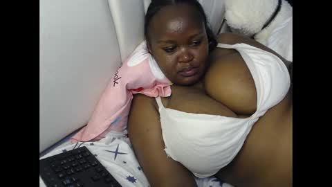 Snapshot of lunabloom01 chatting on September 24, 2025, 1:31 am lunabloom01 online show from September 24, 2025, 1:31 am