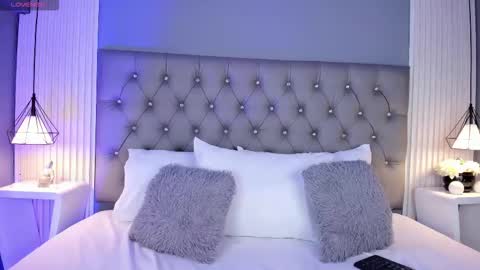 Luna  online show from December 4, 2025, 5:32 pm