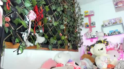 lunacristal_moon online show from February 13, 2025, 7:24 am