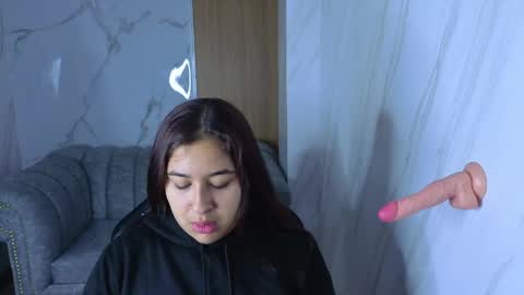 Lunafemme tf online show from April 22, 2026, 3:09 am