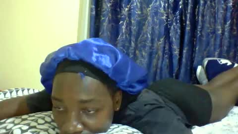 lunah_kitty online show from May 22, 2026, 6:35 pm