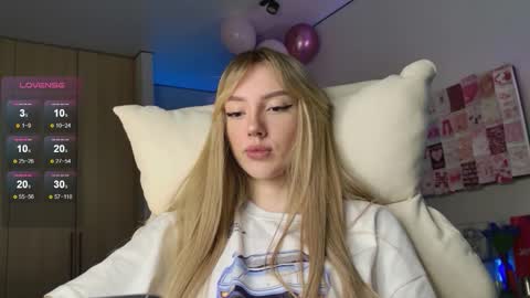 Luna online show from November 25, 2025, 11:16 pm