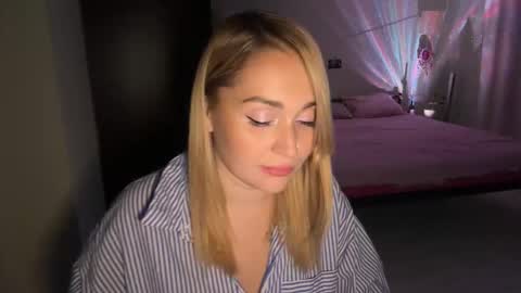 Lana online show from October 28, 2025, 11:18 pm