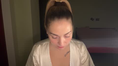 Lana online show from November 9, 2025, 10:30 pm