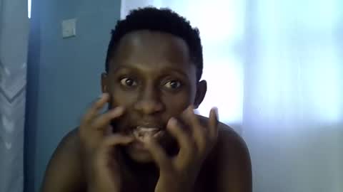 lunalove22_ online show from November 22, 2025, 3:27 am