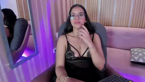 lunamillers_ online show from May 5, 2026, 12:24 pm