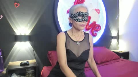 lunamisteriosa_ online show from February 17, 2026, 11:29 am