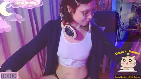 Snapshot of lunaoddity chatting on October 5, 2025, 4:49 pm Luna online show from October 5, 2025, 4:49 pm