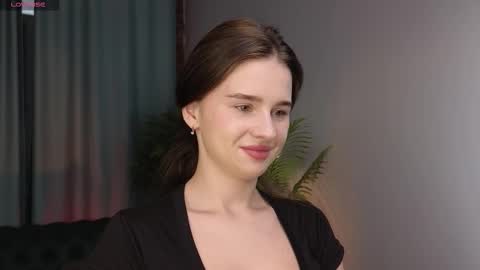 lunaolivia_ online show from September 22, 2025, 12:40 pm