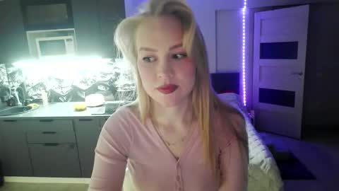 lunapeony online show from February 23, 2026, 3:09 pm