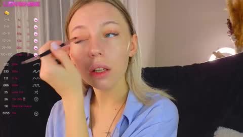 Kelly online show from October 28, 2025, 2:42 pm