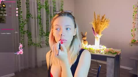 Snapshot of lunariabliss chatting on December 14, 2025, 2:44 pm Kelly online show from December 14, 2025, 2:44 pm