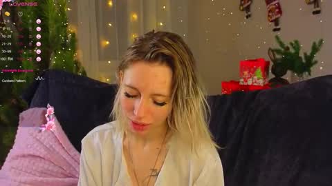 Snapshot of lunariabliss chatting on December 21, 2025, 2:35 pm Kelly online show from December 21, 2025, 2:35 pm