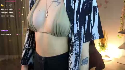 Snapshot of lunariabliss chatting on January 16, 2026, 2:43 pm Kelly online show from January 16, 2026, 2:43 pm