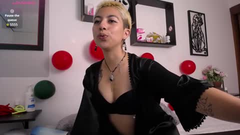 lunarichy online show from December 3, 2025, 8:18 pm