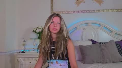 Luna Rishi online show from September 9, 2025, 11:43 am