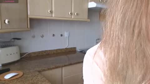 Snapshot of lunary_mix chatting on September 28, 2025, 10:31 am Luna online show from September 28, 2025, 10:31 am