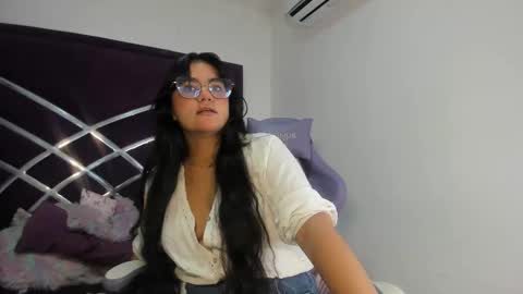 lunascarleht online show from February 12, 2026, 1:28 pm