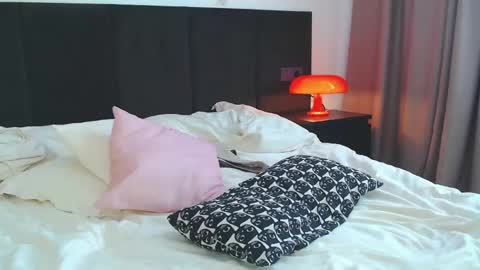 LunaticaBae online show from March 21, 2026, 8:19 am