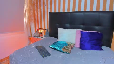 Luna Toledo online show from December 22, 2025, 12:46 pm