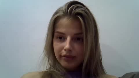 Luna  online show from September 27, 2025, 8:36 pm